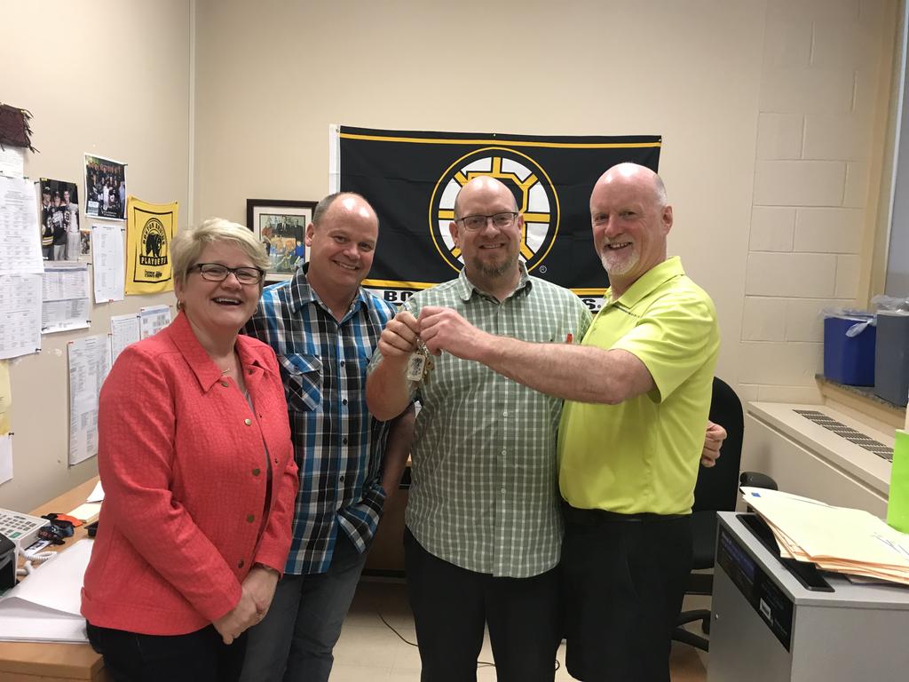 stoneparkschool's tweet image. I guess this makes it official. I want to thank all members of the Stonepark Family for the privilege of serving as your Principal for the past 12 years. It was an honor, and I'm truly grateful. Now is time for a new chapter in my life. Please be good to one another! #tigerpride