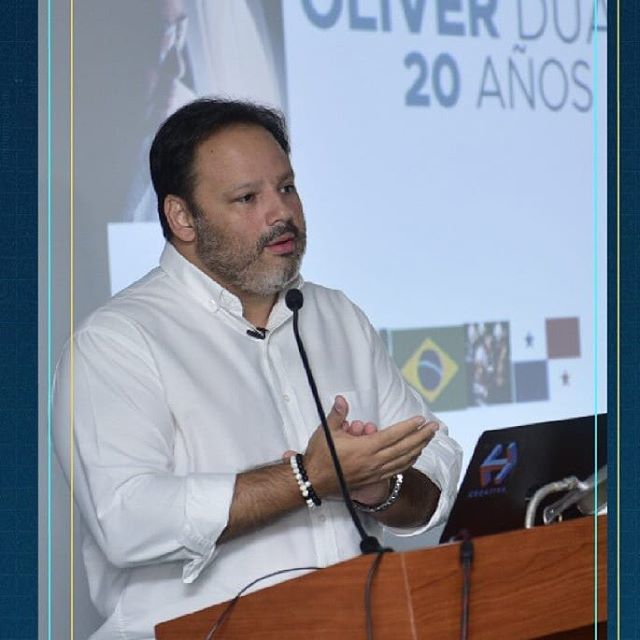 Oliver_Duarte's tweet photo. Muchas gracias por la invitación @godigitalni siempre un gusto poder compartir valiosas experiencias.
#GoDigital2019 @hcreativacom #marketing4 #mercadeodigital #nicaragua #emprendedores https://t.co/nmrgECKxJz https://t.co/fTQ1BsakOX