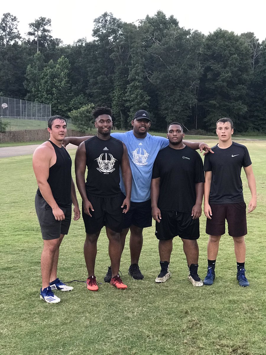 DLInstructor91's tweet photo. Good Work day with my young bulls Wesley Carlay of @CitadelFootball c/o 2020 @jakyre1 @urijahmangum55 of #trinityinternationaluniversity @RholetterJacob #DEFENSE #defensiveline #defensiveend #defensivetackle #trenchlife #trenches #thejungle https://t.co/yHHI73H3d8