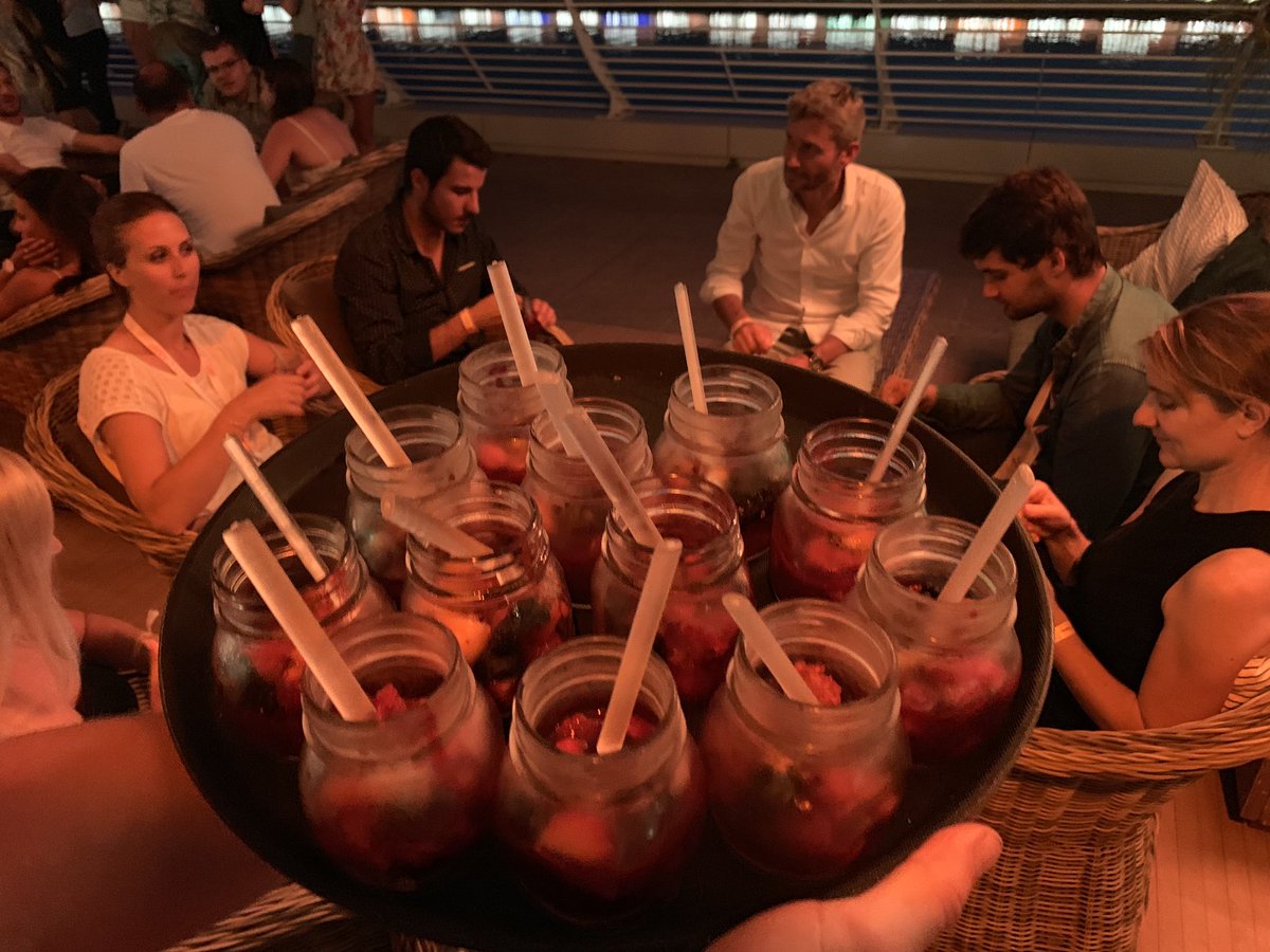 seocamp's tweet photo. Avec la team @OxatisFr et @Speedwayfr pour le dessert du #seocamp #marseille https://t.co/f2QvK2SvY0