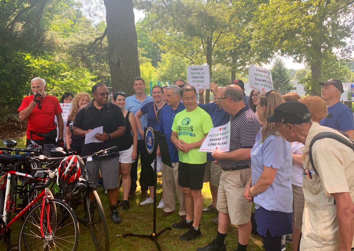juaninQNS's tweet photo. Celebrating @LiuNewYork @DavidWeprin @MotorPkwyEast bill’s passage in Albany ✅ to study expanding the Motor Parkway from Eastern Queens to Long Island.
@NYGovCuomo please sign it into law #A6413 #S4492! ✍🏽 https://t.co/xGLn5FgNCR