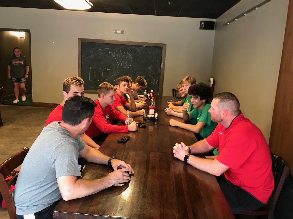FulksDan's tweet photo. What a great day and these are awesome people. We go 2-1 and in the losing game we battle back from 17 down in sec half to go up 1 then lose by 3 late. #validate18/19 https://t.co/el5TSdVMpI