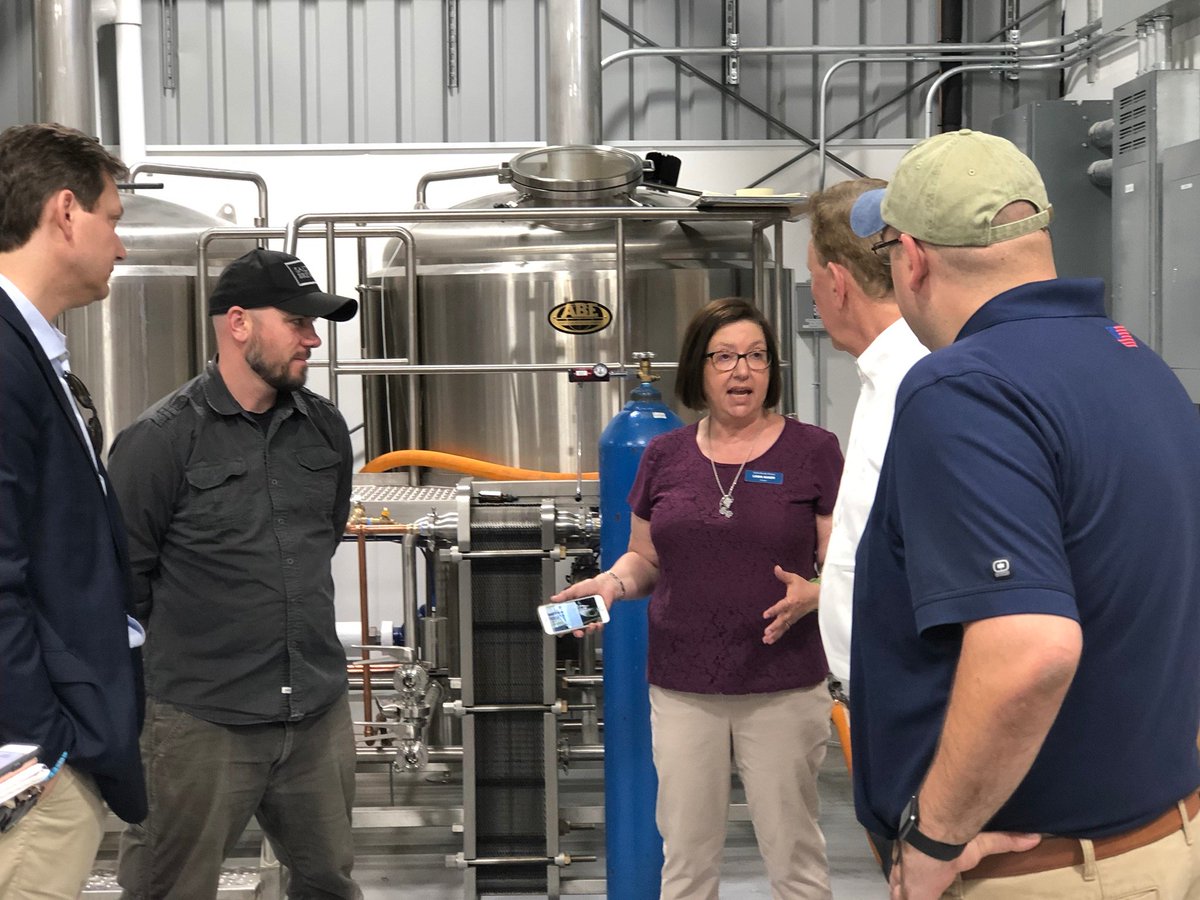 GovNedLamont's tweet image. #ExploreCT: Taylor Brooke Winery in #Woodstock produces 22 different wines and just celebrated their 15th anniversary. It's open year round and offers group tours, tasting, and hosts private events. Come check it out and support #CTGrown products! 🍷🍇

@bryanhurlburt @RepPatBoyd