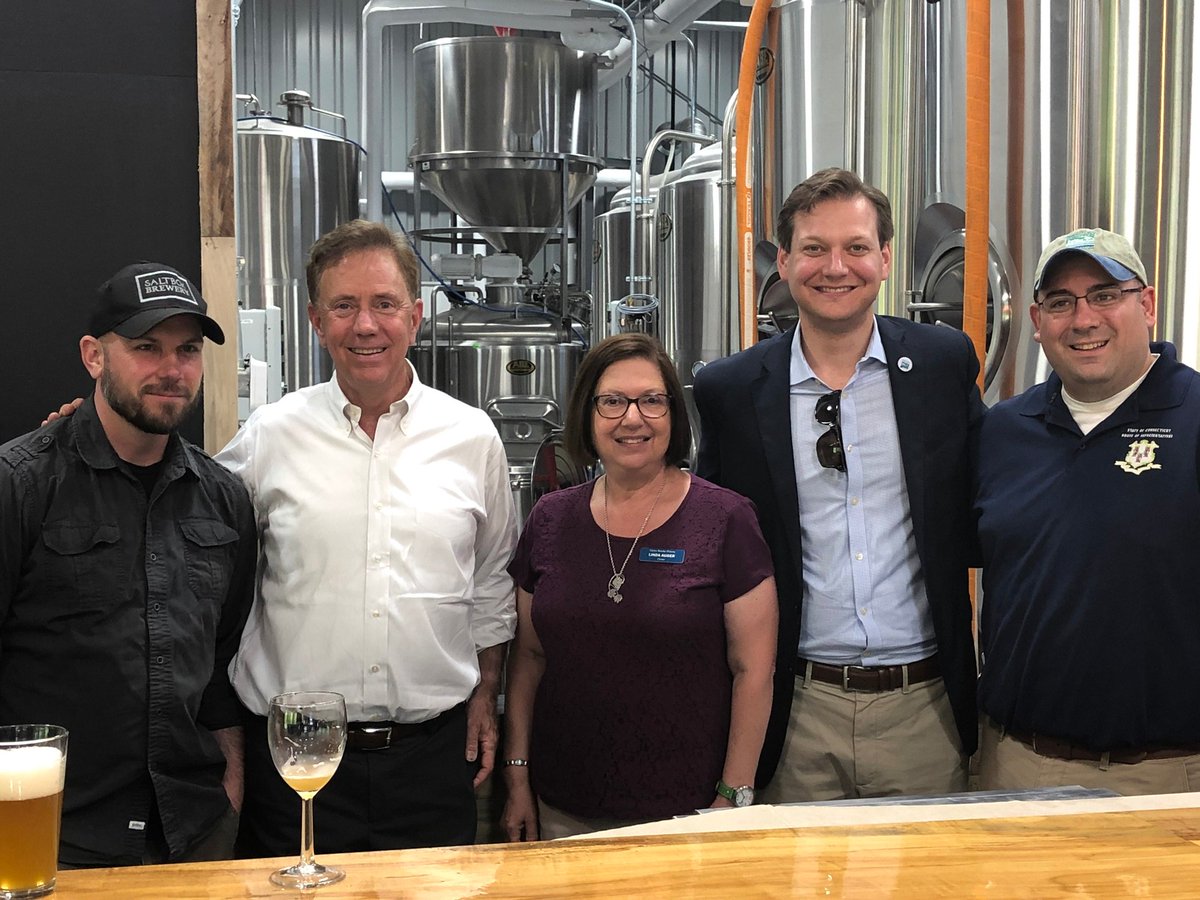 GovNedLamont's tweet image. #ExploreCT: Taylor Brooke Winery in #Woodstock produces 22 different wines and just celebrated their 15th anniversary. It's open year round and offers group tours, tasting, and hosts private events. Come check it out and support #CTGrown products! 🍷🍇

@bryanhurlburt @RepPatBoyd