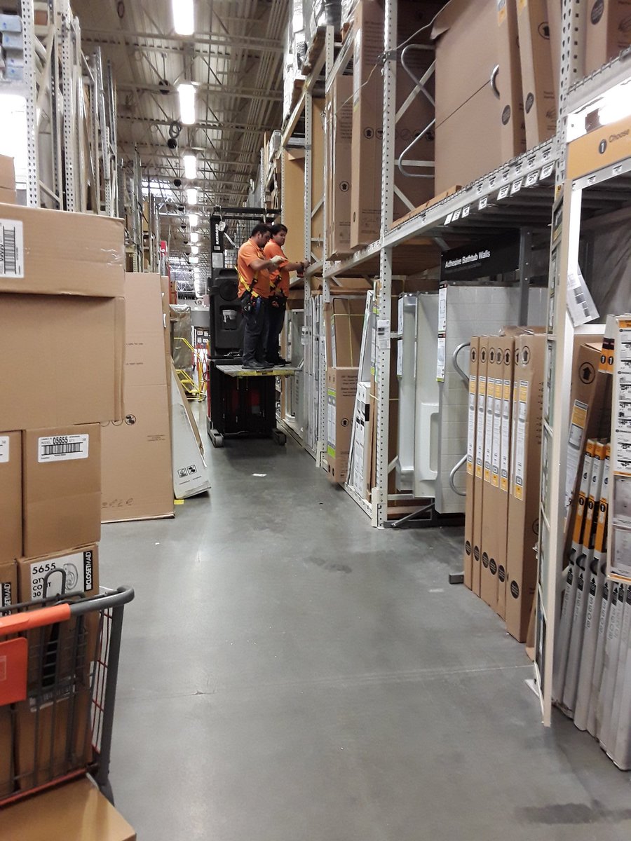 Kory Hamar (4023) and Eric Spicknall (4725) were teamed up, harnessed up and gloved up for the Shower reset at 4725.  Thank you, gentlemen for working so safe.