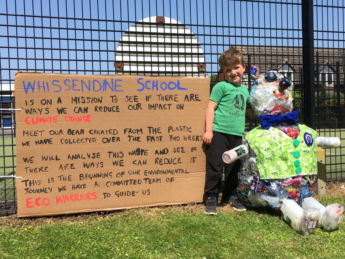 lou_iseduffin's tweet photo. Fantastic effort #whissendine school showcasing your bear scarecrow for feast week #waronplastic #twoweekswaste https://t.co/bnGjOnHUC3