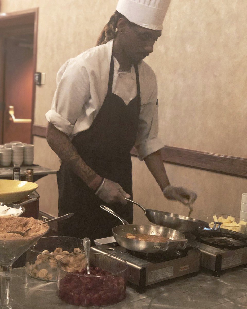 Friday's reception is starting out with awesome action station of cherries jubilee and banana foster! #receptiontime #actionstation #fridayfun #sheratoneats #cbus #614eats #culinaryfun
