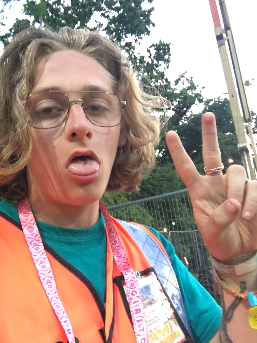 _tomatodan's tweet photo. @isobell_ Omg love glasto #glasto #workingtill4am #glastostory #hadtobehere #bestyearcantbelieveanyonewouldmissit 😂 https://t.co/WwRdyZtlwS