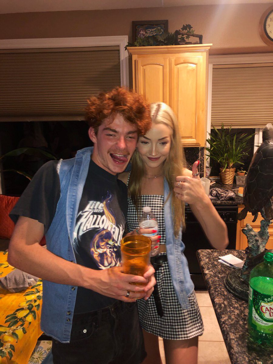 tomichali's tweet photo. important!!: me and steve sharing a denim vest https://t.co/j0Q1o0M3vg