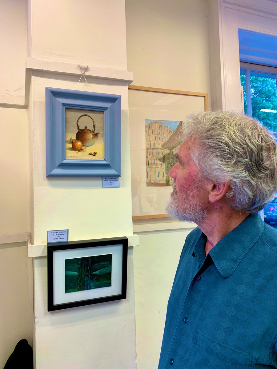 RTWAS6's tweet photo. The summer exibition has got off to a flying start Roger selling his painting  Janet has done an expert job of puuting the show together #artist  #tunbridge  #pantiles #oilpainters  #art-collector #kent  #trinity #woods @densculptor @art-collector #gallery https://t.co/jmOEd3WC6V
