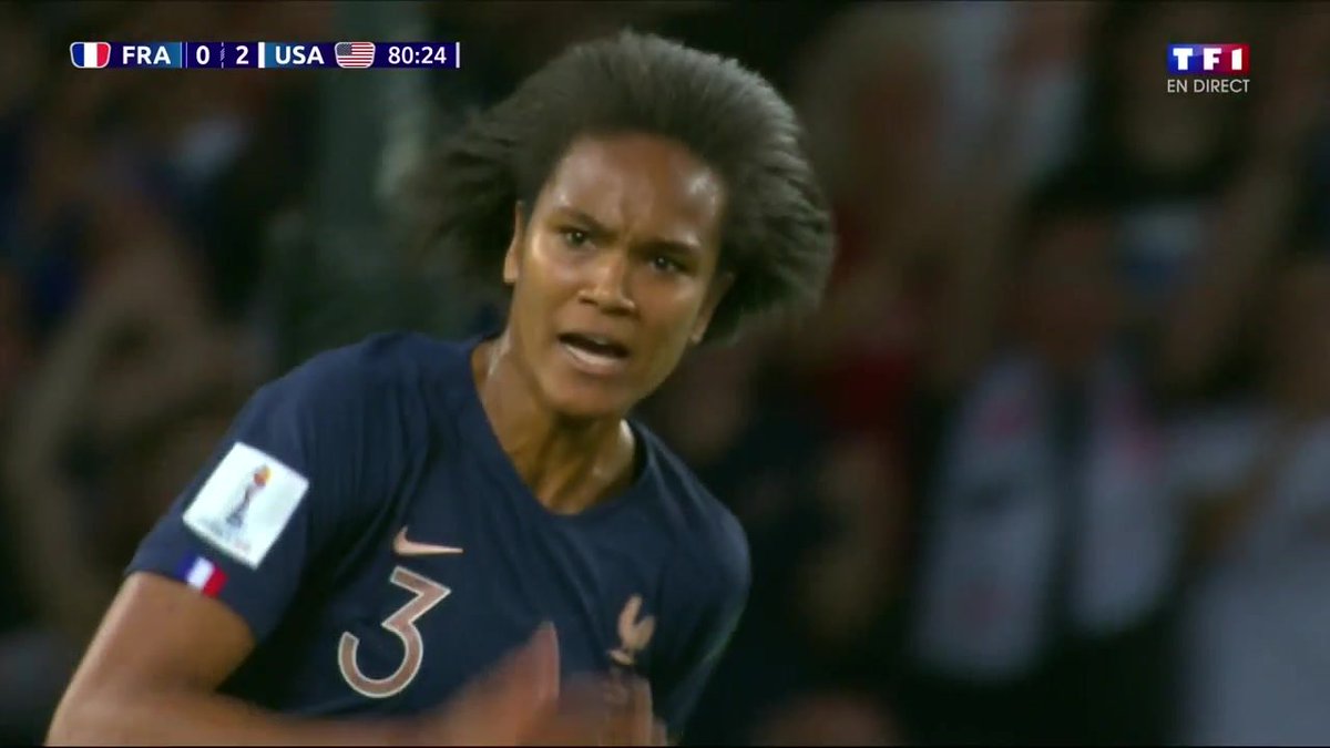 TF1's tweet photo. ⚽️ – 81’ – WENDIE RENAAAAAAAAAAAAAAAARD !
LA FRANCE RÉDUIT L’ÉCART !

🇫🇷 1 – 2 🇺🇸

#FRAUSA #FIFAWWC à suivre en direct sur @tf1 et @MYTF1 ! https://t.co/sRlLVkIys3