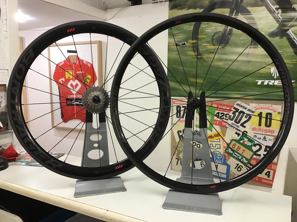 HardieBikes's tweet photo. #freshgoodsfriday and a super set of @Bontrager Aeolus wheels, XXX 4 rear and XXX 2 front 👌🏻 #cycling #roadcycling #bontrager https://t.co/36HFNsNrj7