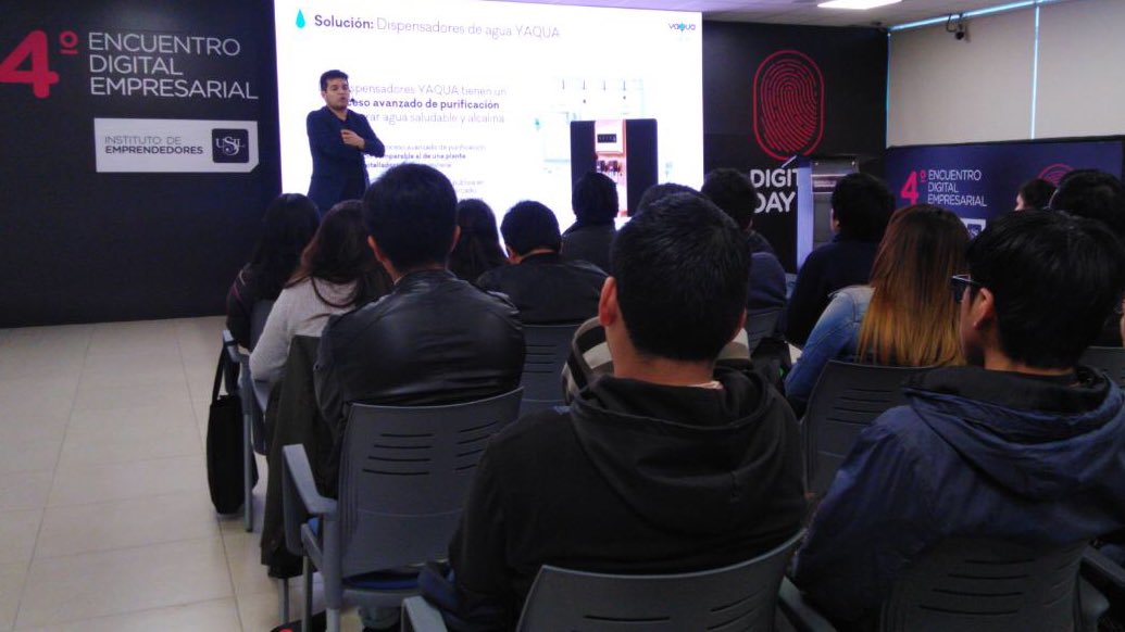 i_emprendedores's tweet photo. “El internet de las cosas nos permite conocer la calidad de agua que es consumida por los hogares a través de los grifos inteligentes, asegurando tener una acción más proactiva del cuidado de la salud”, Fernando Tamayo - Yaqua. #DigitalDay2019 #IEUSIL https://t.co/PG1zfEud4c