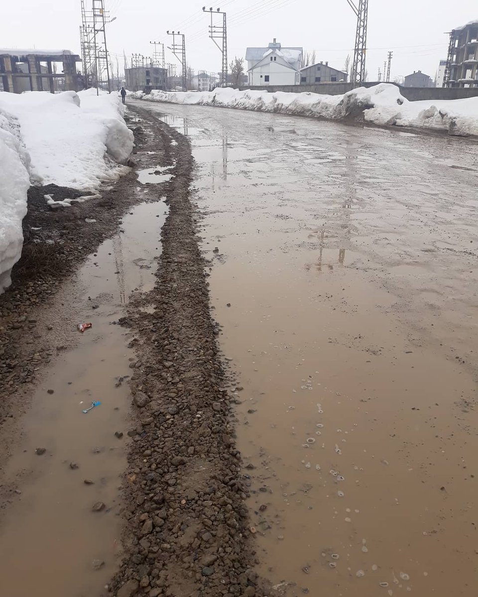 680 milyon lira borcu olan Yüksekova Belediyesi, ilçe halkına hizmet sunabilmek için kardeş belediyeye ihtiyaç duyuyor. Etikete destek olarak yüz bini aşkın sesine ses olabilirsiniz. Bu tozdan çamurdan kurtulmamız için size ihtiyacımız var.

#YüksekovaİçinKardeşBelediyeİBB