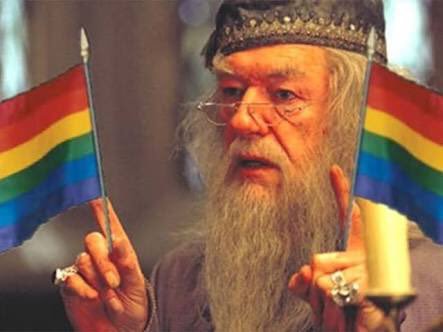 EiProfeta's tweet photo. Si Harry Potter nos enseñó algo, es que nadie debe vivir en un armario. #Orgullo2019 https://t.co/gdsNg6XGxc