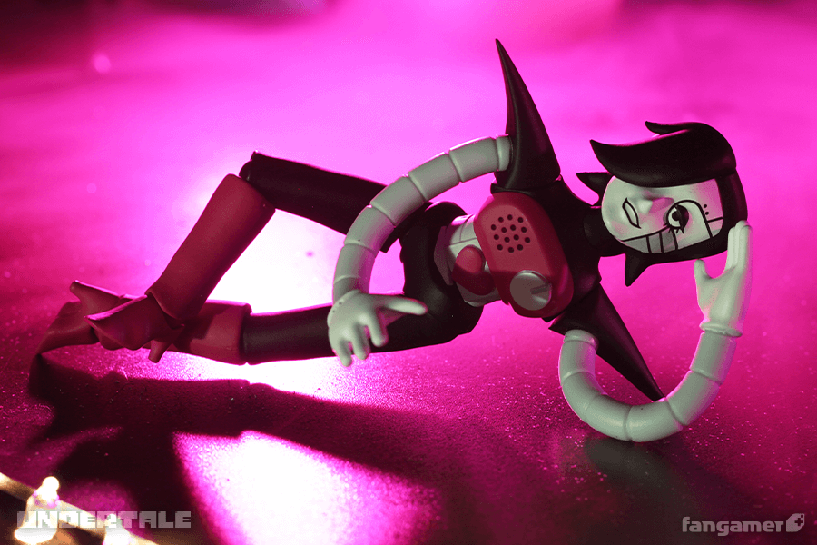 Fangamer's tweet photo. Just some of the star turns available to you when you pick up our Mettaton EX posable figurine.

Shipping now: https://t.co/zOcNo369Ha https://t.co/LL4YeXi6Fv