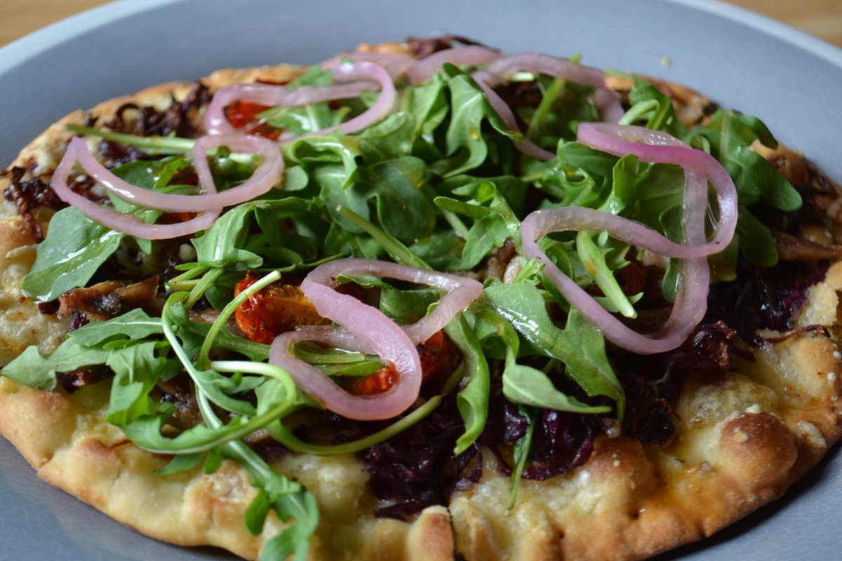 Malt_Barley's tweet photo. Get in here &amp; try these Friday features! We've got a pulled duck flatbread w/ apple gastrique and a house-made butter chicken curry. Start your long weekend off right - with some delicious food 😉 #localpub #pubfooddoneright #fridayfeature #fridayspecial #chefsfeature #feaston https://t.co/SRp6yz65n4