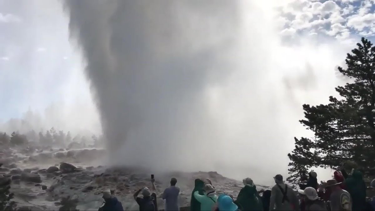 techeblog's tweet photo. Steamboat Geyser at #Yellowstone National Park erupts, puts area on volcano alert. https://t.co/RzKzMOIkNA #yellowstonelive #science #geek https://t.co/Yem7HlSUTo