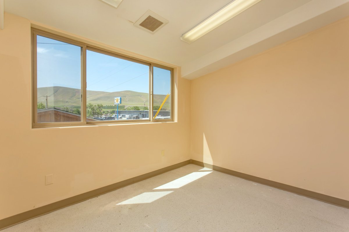 3200 square feet wide open for your use.Can easily be divided or utilize the whole building. Ideal for either retail or office. Many services are needed in the area so your business can surely thrive in this community.
Todd Sternfeld
todd@naitcc.com
Roland Rint
roland@naitcc.com