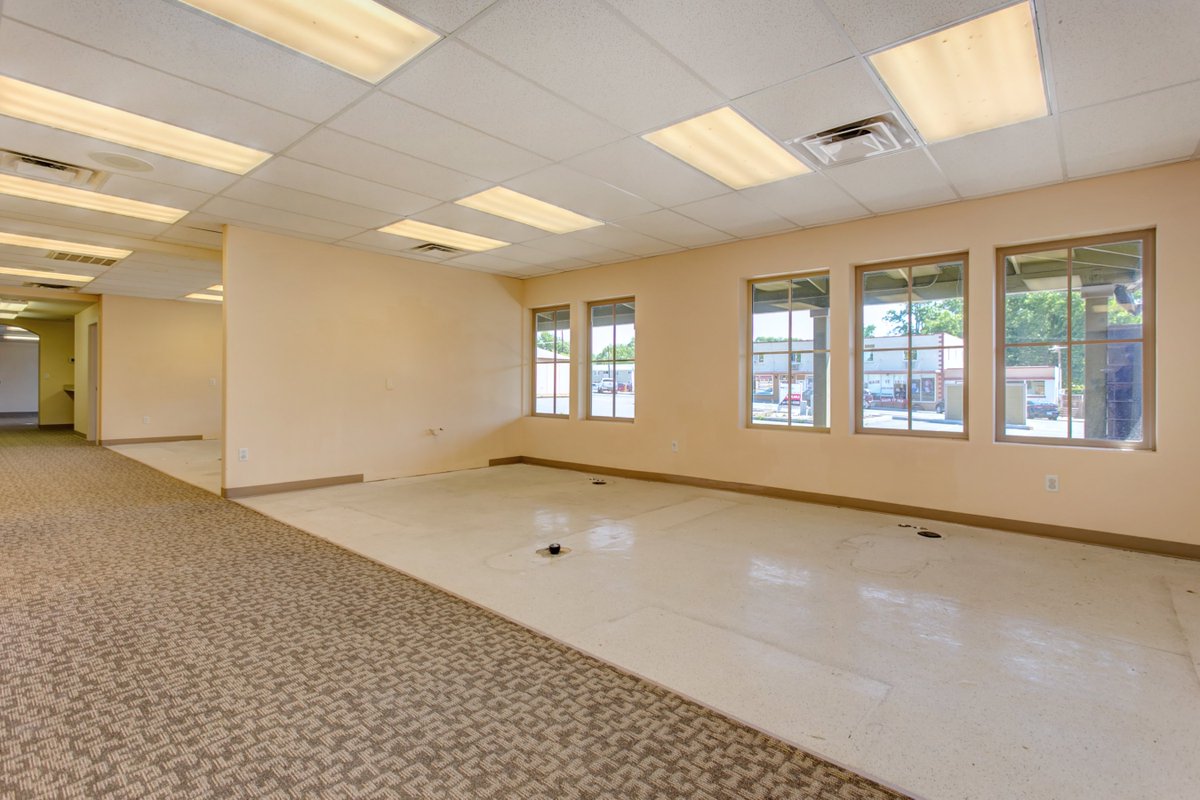 NAITriCities's tweet photo. 3200 square feet wide open for your use.Can easily be divided or utilize the whole building. Ideal for either retail or office. Many services are needed in the area so your business can surely thrive in this community.
Todd Sternfeld
todd@naitcc.com
Roland Rint
roland@naitcc.com https://t.co/Gnr4XLQ99S