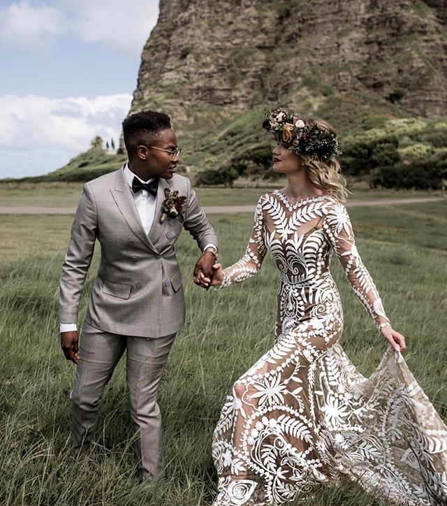 D R E S S// amazing creation ruedeseinebridal- it was made for this gorgeous beauty! 
PC: elisabettalillyred 
Flowers: passionroots 
Venue: kualoaranchweddings