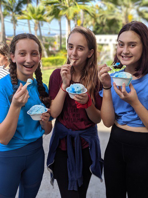 Katta selülit bilan qoplangan eshaklari bolgan yalangoch ayollarning fotosuratlari