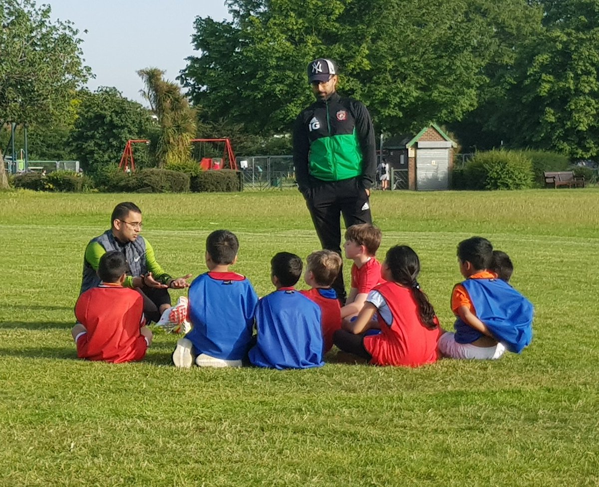 SportsOptima's tweet photo. Another good session from our coaches & kids. Everyone left with a smile on their faces, which is what we're all about. More kids should be playing out in parks & off gadgets. Special thanks to @Sawhno from Motivate for running a fun class with u10s 🙌🏽❤ #teamoptima #clayhall https://t.co/Wywenb5wDs