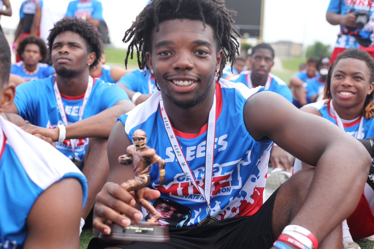 asa_youth's tweet photo. Shout out to @IamDbjx @BODFalcons and Jaydon Robinson of @CyCreekFootball for earning the #CampMikeTLeadershipAward and #CampMikeTMVP @AthleticsAisd @campmiket @Michael31Thomas #WeAreASA #ThisIsASA 🤞🏾 https://t.co/RjY6BX4zYK