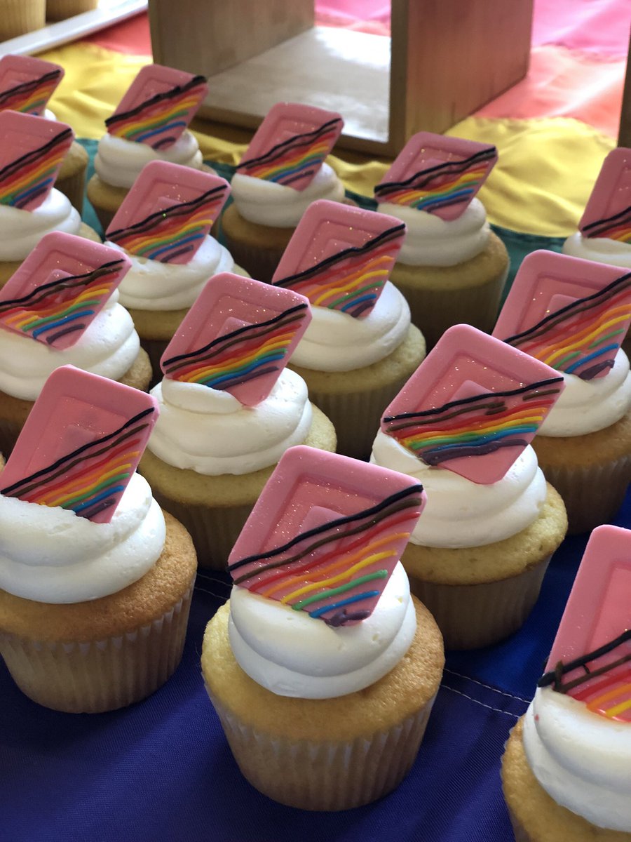 soysean's tweet photo. @Square 🧁 🌈 😍 https://t.co/q4YyyoEQus