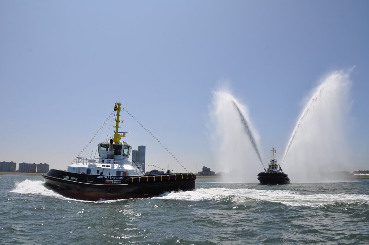 HarmenWerf's tweet photo. #Leendert #Muller #Havenman van het Jaar 2019 #Terneuzen met burgemeester #JanLonink, na doop twee nieuwe slepers van #Multraship. Met dank aan @WegeVan. https://t.co/Wq4tfZeyo5