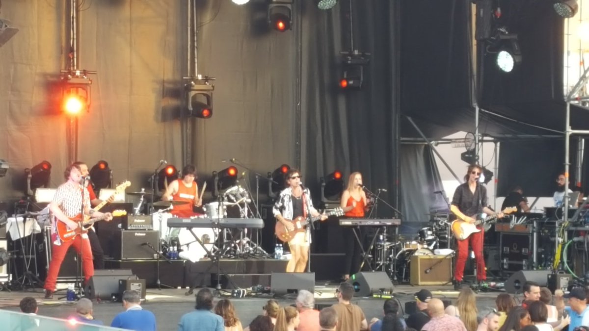 Dandolo todo en el #concierto de #Coti y #MartaSanchez con <a href="/Izarzuri1983/">Miren Casavieja</a> gracias a <a href="/LaVaguada/">La Vaguada</a> 😍😍😍