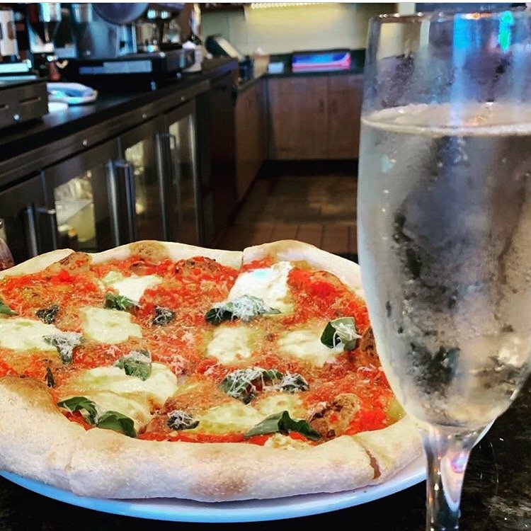 OneSpeedPizza's tweet photo. #TGIF. Celebrating Friday with Pizza &amp; Bubbles for the win! 📸: thelma8675309 #PizzaBikesLove #OneSpeedPizza #MoreThanPizza #TinyBubbles https://t.co/ehdilZeEGn