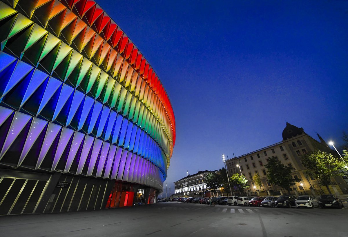 AthleticClub's tweet photo. 📸 🔛 Hoy, 28 de junio, Día Internacional de los Derechos LGBTIQ , 🏟 San Mamés 🏟 se ha iluminado con los colores de la bandera 🏳‍🌈 para recordar que ames a quien ames, la Catedral es y será siempre tu casa 🤗 

#AthleticClub https://t.co/Qb7wr06J7q