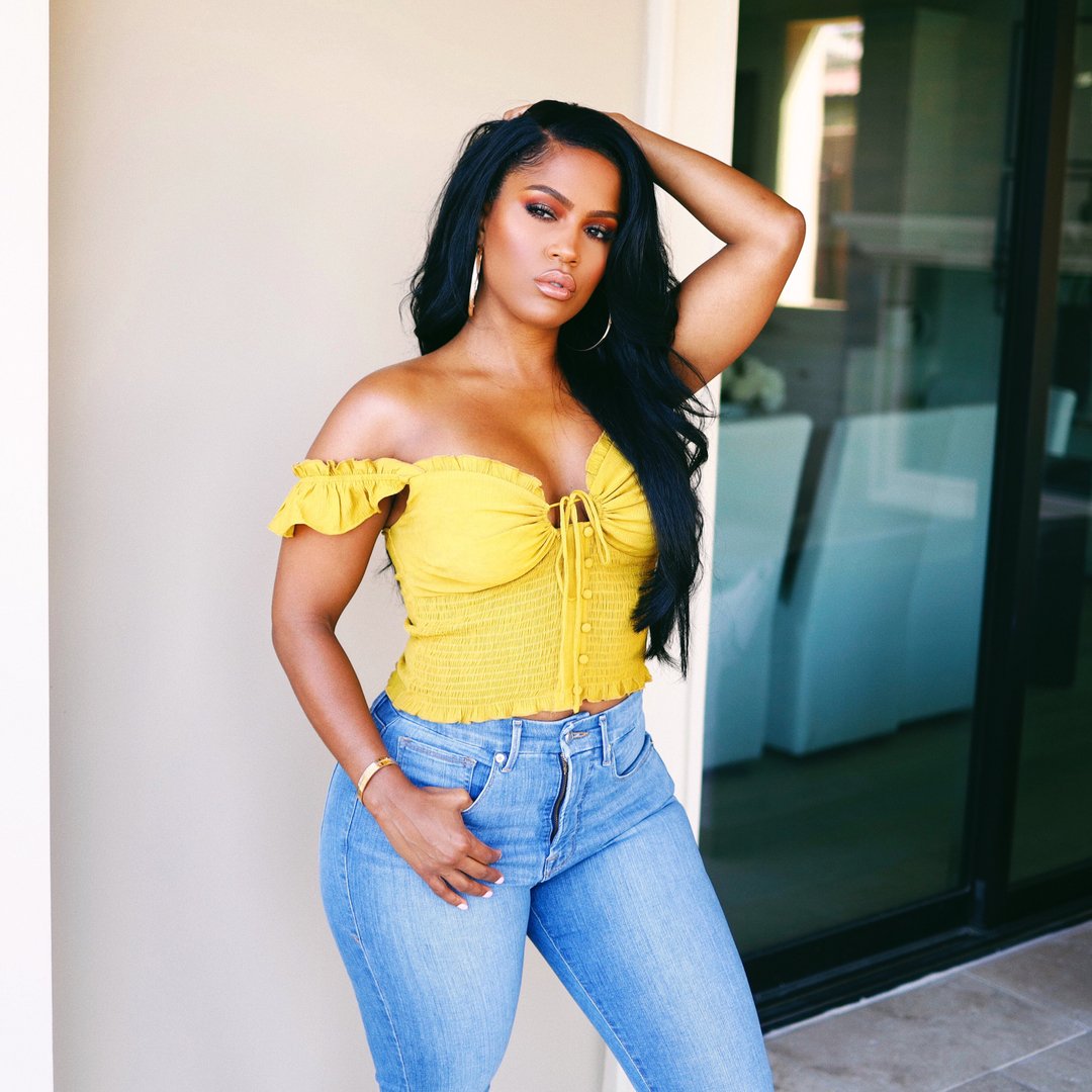 goodamerican's tweet photo. .@MakeupShayla glows like the star she is in Good Legs Blue268 ✨ $99 denim styles JUST RESTOCKED: https://t.co/M9Wf8I4N7l #goodsquad #goodlegs https://t.co/TetJFC5tqP