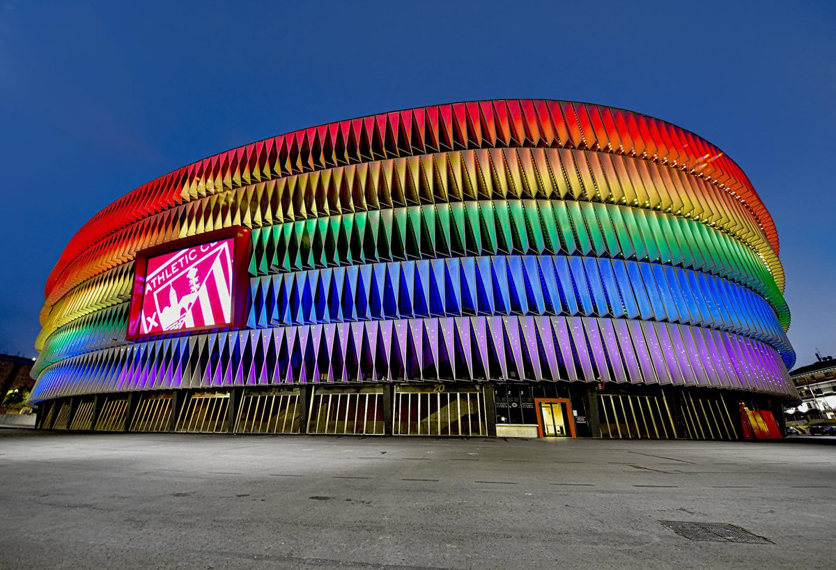 AthleticClub's tweet photo. 📸 🔛 Hoy, 28 de junio, Día Internacional de los Derechos LGBTIQ , 🏟 San Mamés 🏟 se ha iluminado con los colores de la bandera 🏳‍🌈 para recordar que ames a quien ames, la Catedral es y será siempre tu casa 🤗 

#AthleticClub https://t.co/Qb7wr06J7q