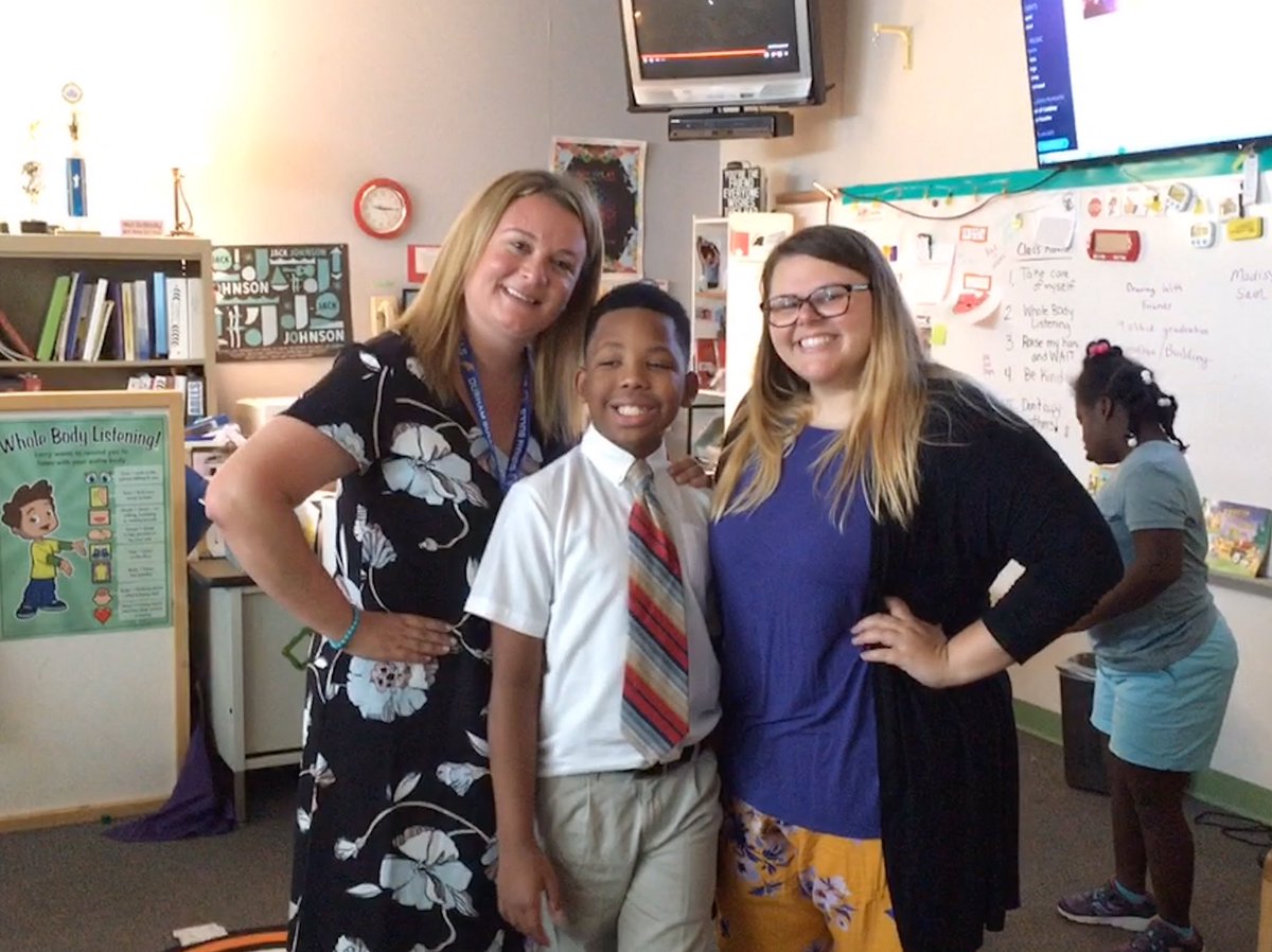 BurdeauAustin's tweet photo. This incredible kid graduated today! 💚😭🎉🙃🐊 #onceacrocalwaysacroc #SoProud #hisfirstdaywasmyfirstday #mybuddy @SycamoreCreekES @HokePam https://t.co/zVWM0PFLqW