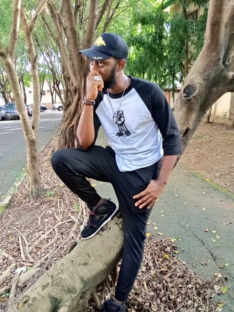 FreshPrinceAdam's tweet image. Just chilling at 'tree of life'.. If you know,  you know. #MeToo #TGIF #Nigeria #tshirtdesign