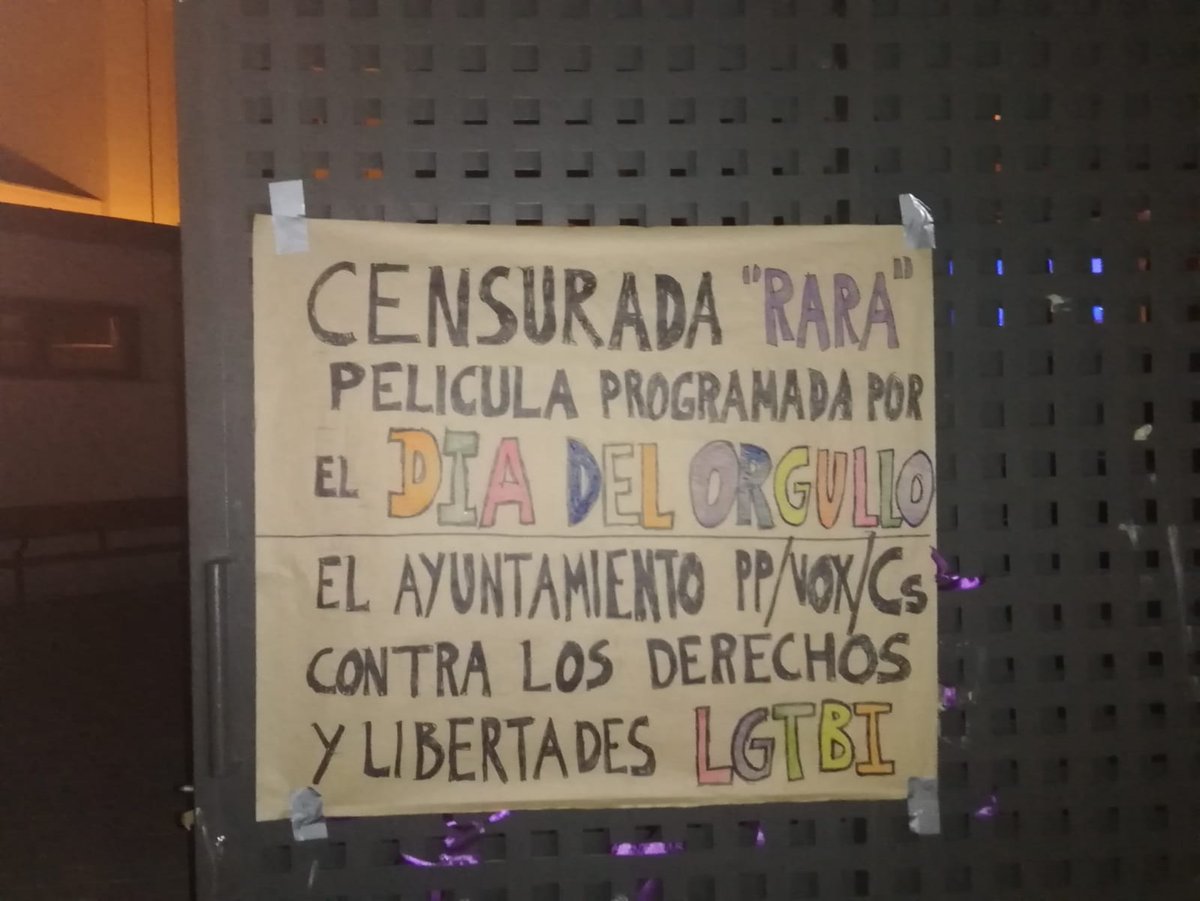 Las vecinas de Guindalera están a favor de los derechos Lgtbi y contra la homofobia de <a href="/dtosalamancapp/">PP Dto. de Salamanca</a> <a href="/madrid_vox/">VOX Madrid</a> <a href="/CsMadridCiudad/">Ciudadanos Madrid Ciudad</a> No a la censura
#ApoyamosLaGasolinera
<a href="/COGAM/">COGAM</a> #Pride2019 <a href="/MADOrgullo/">MADO Madrid Orgullo</a> <a href="/OrgCriticoMad/">Orgullo Crítico</a>
#OrgulloLGBTI #Orgullo2019 #Pridemadrid #OrgullloMadrid