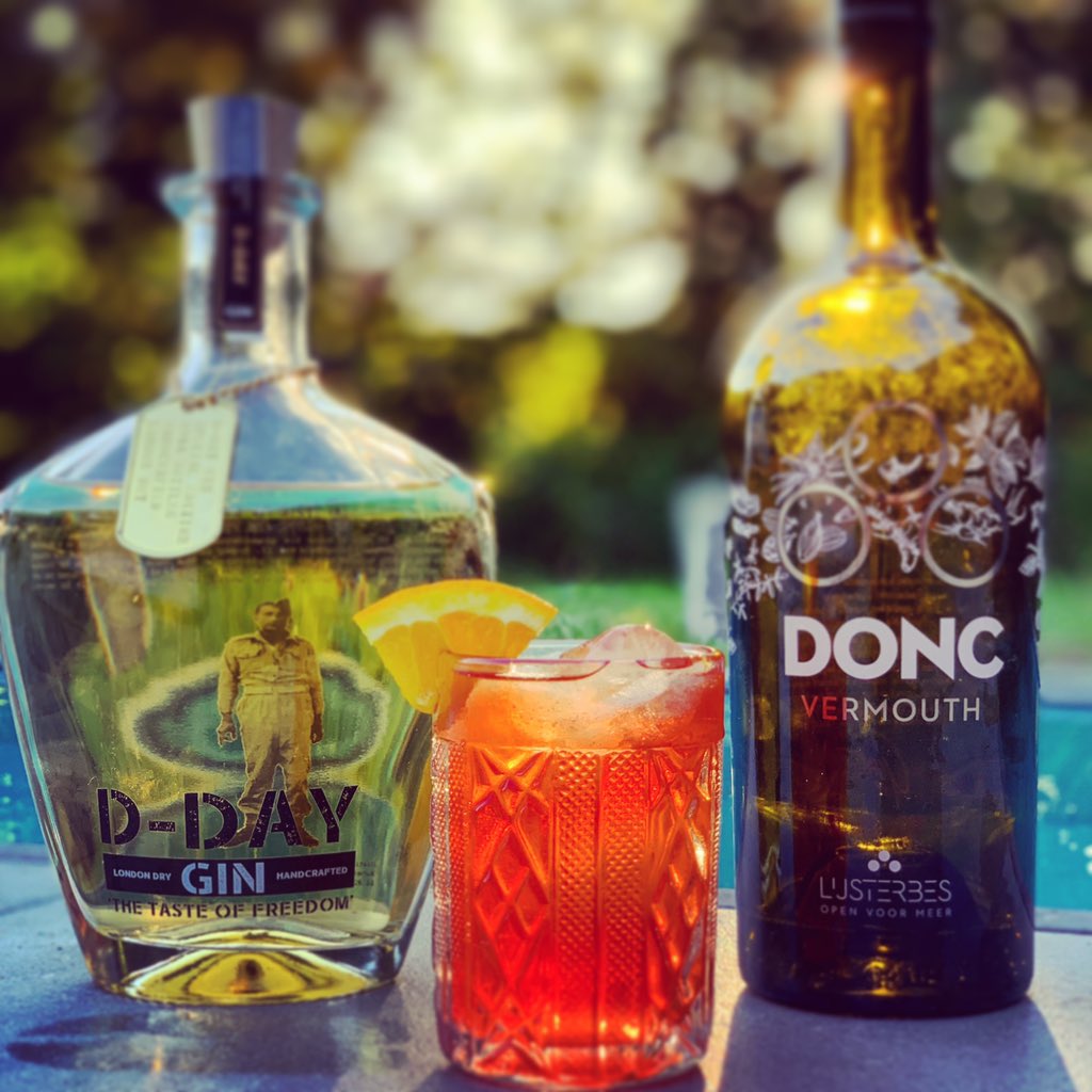 DDayGin's tweet photo. Wichelen meets Berlare!
📍5 cl D-Day Gin ‘Gold Edition’
📍5 cl Donc Vermouth
📍5 cl Campari
📍2 cl Grappa
#negroniweek https://t.co/nxVmN2wPsh