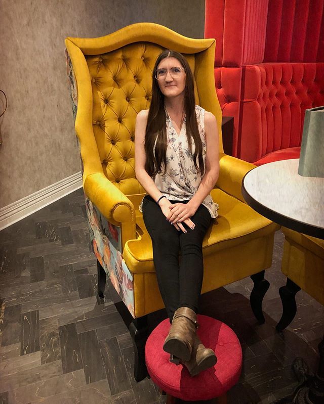 I like big chairs and I can not lie 👑
Great #RedinChi event at the newly open @sxskybar in the historic Essex Hotel!