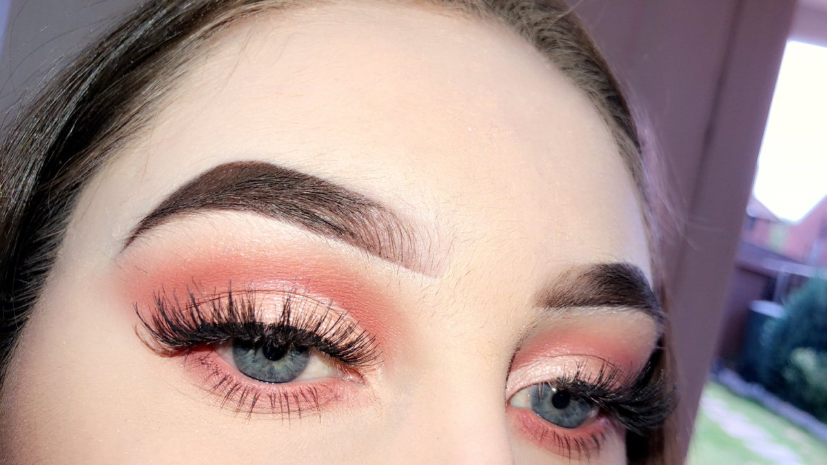 💕💕💕
Insta: makeupby_millieex
#makeup #makeupartist #makeupgeek #makeuplover #mua #aspiringmakeupartist #undiscoveredmakeupartist #undiscoveredmua #mua #muafollowtrain #pink #eyebrows #eyeshadow #foundation #brunette