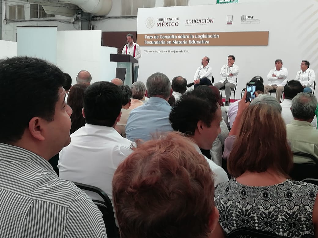utvco's tweet photo. Las voces de Oaxaca, Chiapas, Campeche, Quintana Roo, Veracruz y Tabasco se escuchan en Foro de Consulta sobre la Legislación Secundaria en materia educativa. Preside @LucianoConchier subsecretario de Educación Superior. La Mtra. @GiselaBlasP directora @Academica_UTVCO participa. https://t.co/KZIkbzWGFh