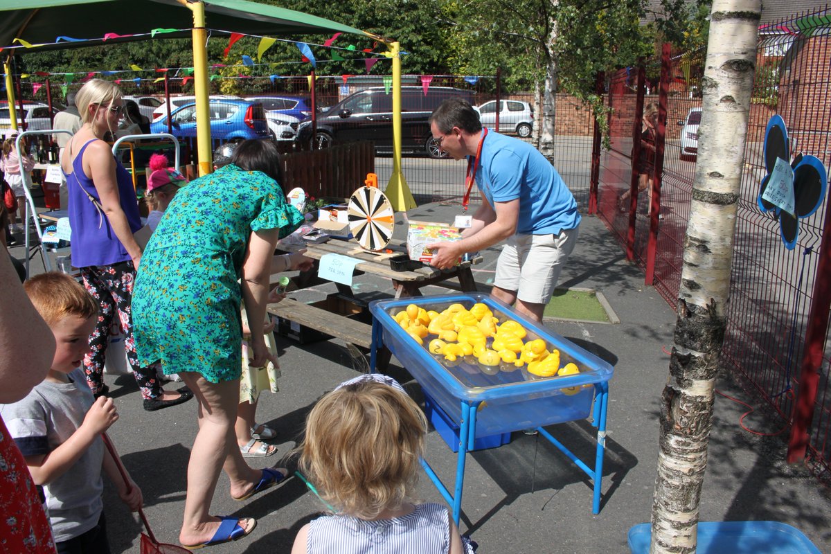 FrisInf's tweet image. All the fun of the fair @FrisInf @FrjsJun huge thanks to our PTA and Friends of FRJS