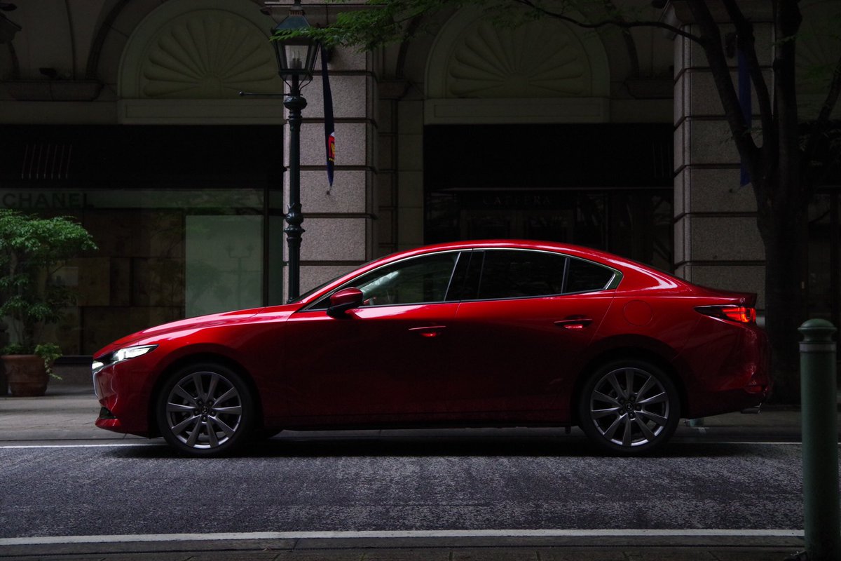 朝活ヽ(´ー｀)ノ

自然の中もいいけど街中でも馴染むMAZDA3。

つまり、美しい