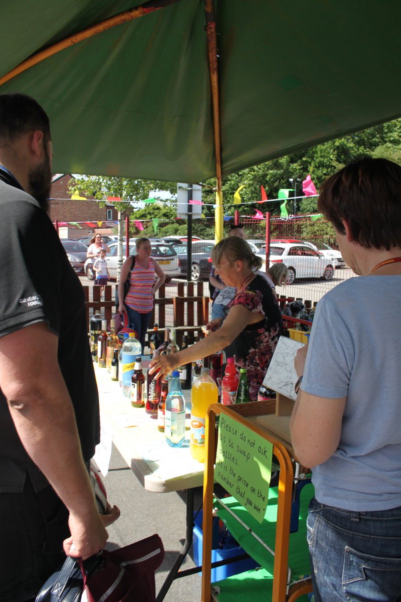 FrisInf's tweet image. All the fun of the fair @FrisInf @FrjsJun huge thanks to our PTA and Friends of FRJS