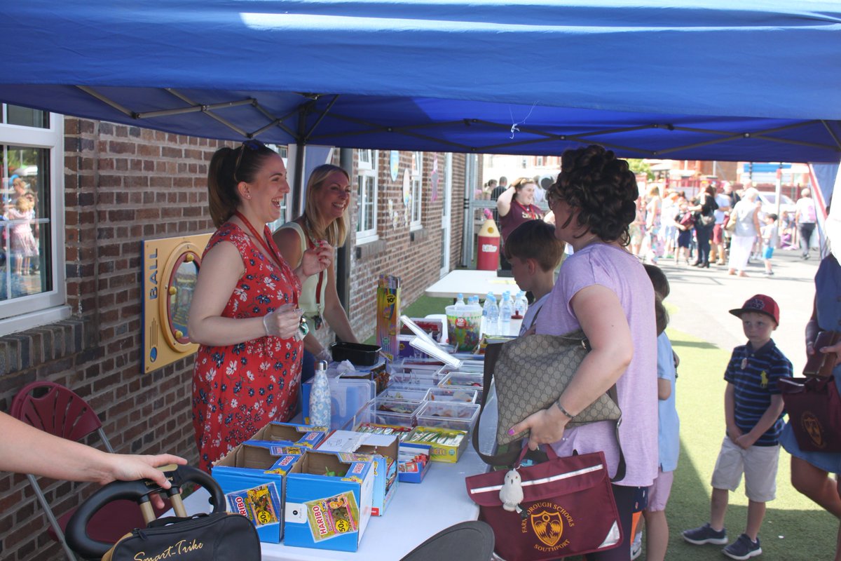 FrisInf's tweet image. All the fun of the fair @FrisInf @FrjsJun huge thanks to our PTA and Friends of FRJS