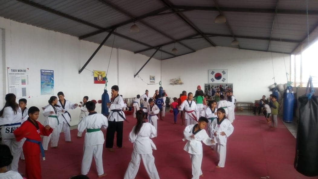 fedesantaelena's tweet photo. Empieza la preparación para los Juegos Nacionales de Menores.
Delegacion de Taekwondo Categoría Menores e infantil.
#VAMOSPORMAS #SANTAELENA #PRESENTE #FEDESEACTIVO #ELDEPORTEENACCION #ElDeporteNosUne @ASotomayorEcu @JoseRodrguezMu1 @israelverdugoo @KarenRodrig29 https://t.co/K5PIykFPmS
