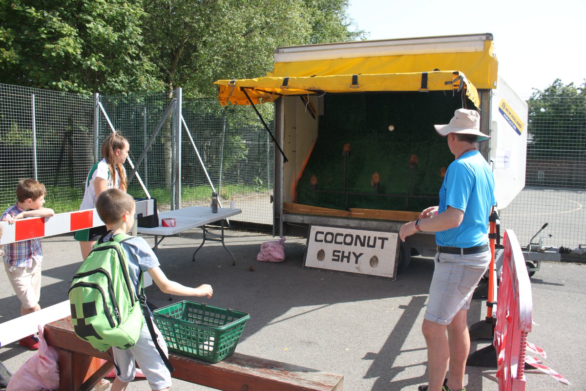 FrisInf's tweet image. All the fun of the fair @FrisInf @FrjsJun huge thanks to our PTA and Friends of FRJS