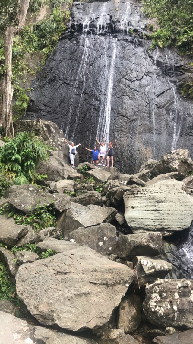ayyomsb's tweet photo. “D.R., P.R., we are not stoppin'” Puerto Rico is everything, ya’ll. https://t.co/3SWo2Fx8xD