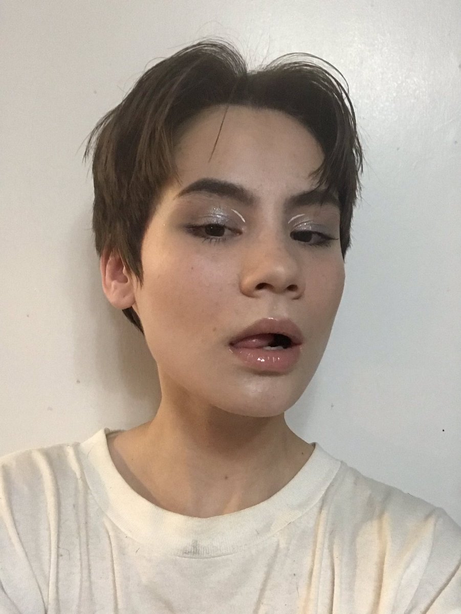 ianaIexander's tweet image. pretty boy in the 90s energy today 🥰